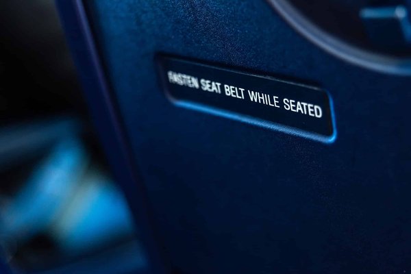 Come impedire al mio gatto di graffiare le tende?