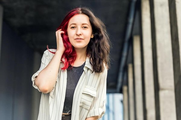 Quali sono le migliori tecniche per mixare stampe negli outfit?